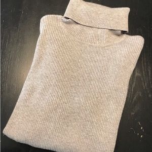 Calvin Klein ribbed turtle neck - medium